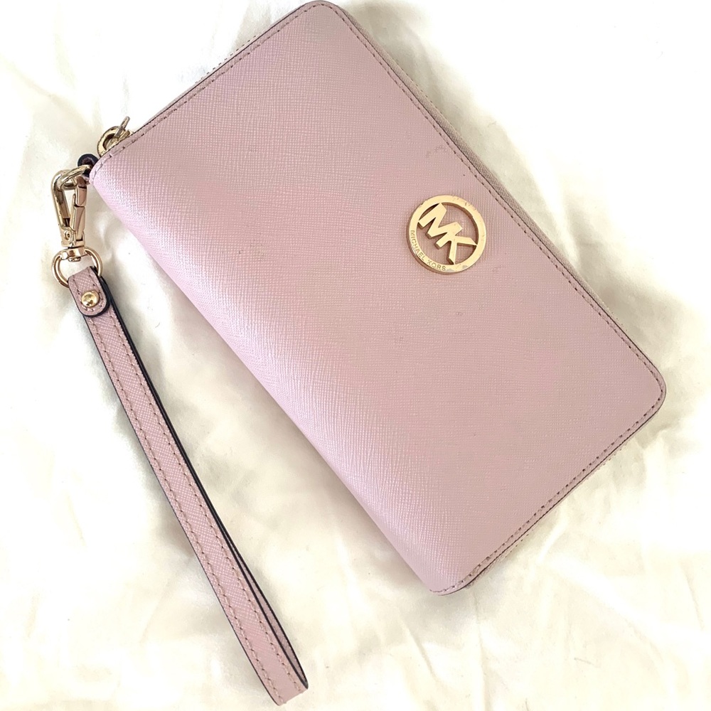 MK BABY PINK WRISTLET💖
